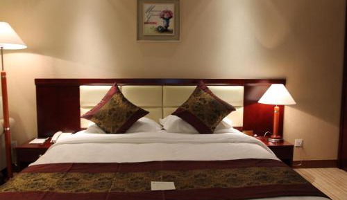 Deluxe Queen Room