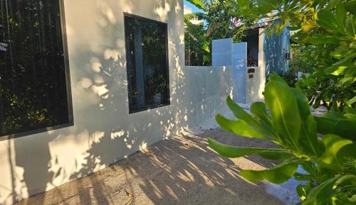 Deluxe Double Room with Side Sea View