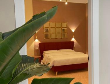 Deluxe One-Bedroom Apartment