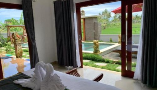 Deluxe Room (2 Adults + 1 Child)