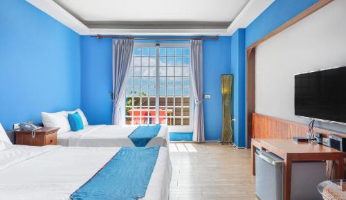 Sea View Quad Room With Bathtub