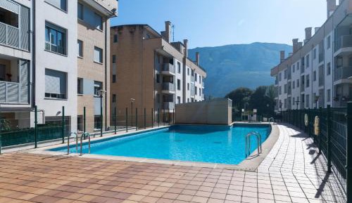 Apartment with Pool View 