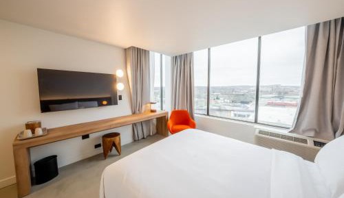 Deluxe Queen Room