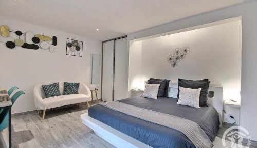 Deluxe Room 1