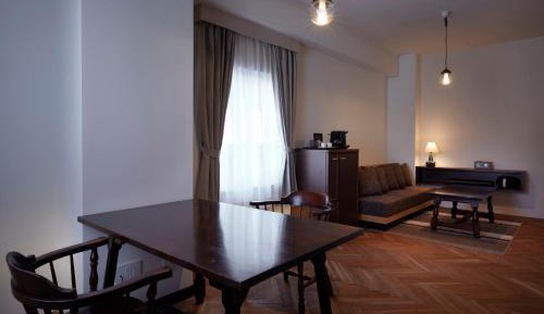 Suite - Annex - Non-Smoking
