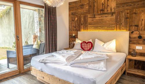 Deluxe Two-Bedroom Apartment