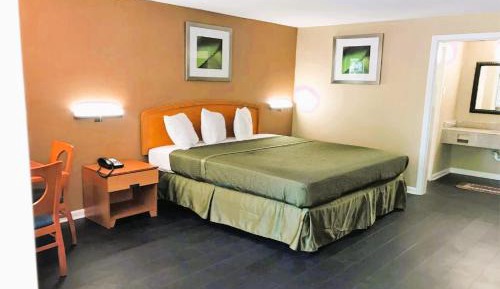 Deluxe King Room