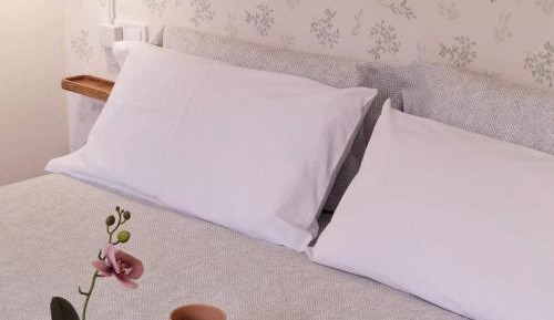 One-Bedroom Apartment with Balcony