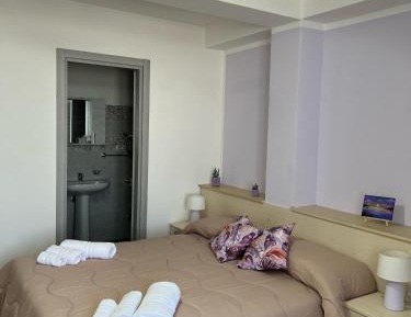 Large Double or Twin Room