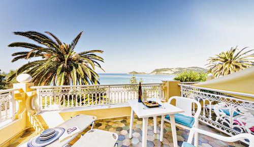Deluxe One-Bedroom Apartment with Ocean View