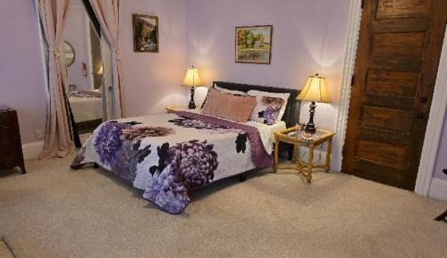 Queen Room with Shared Bathroom