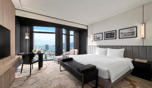 1 King Premium River view Lounge Access