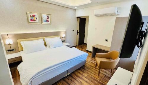 Deluxe King Room