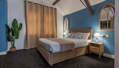 Deluxe King Suite