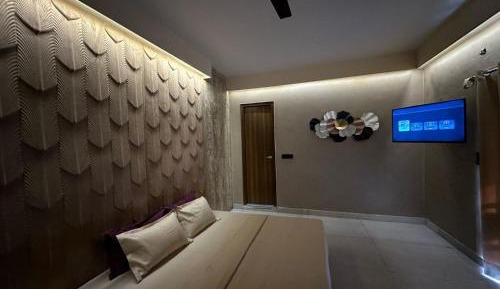 Deluxe King Suite
