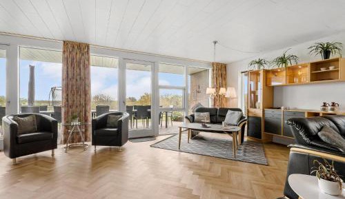 Seven-Bedroom Holiday Home