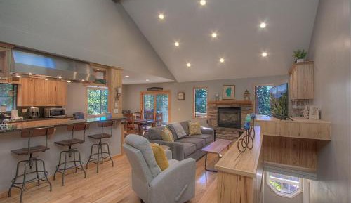 Four-Bedroom Holiday Home