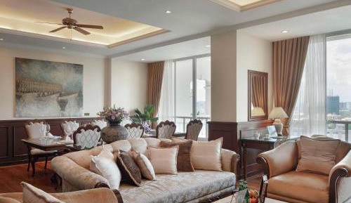 Opera King Suite with Club Access