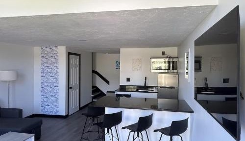 Deluxe Queen Suite