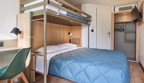Standard Room - 1 Queen Bed 1 Single Bed