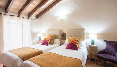 Twin Room with Private External Bathroom