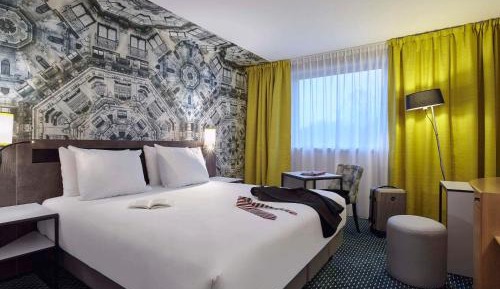 Suite with Double Bed and Two Single Beds