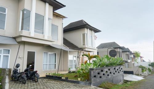 Villa with Garden View