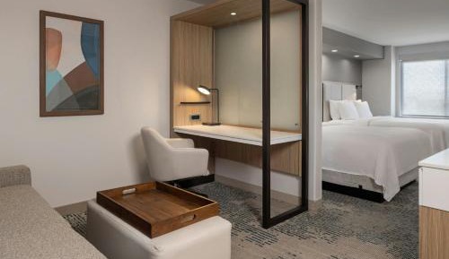 Queen Suite with Sofa Bed and Adapted Tub - Mobility and Hearing Accessible