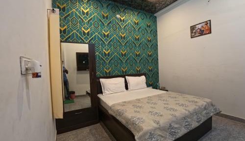 Deluxe Double Room (2 Adults + 1 Child)