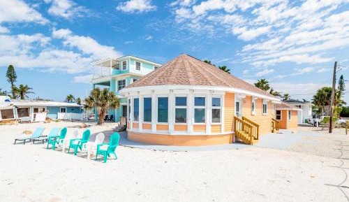 Three-Bedroom Holiday Home 