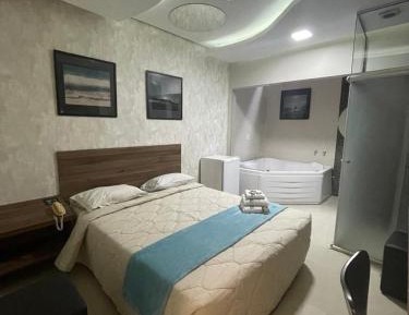 Deluxe Suite with Spa Bath