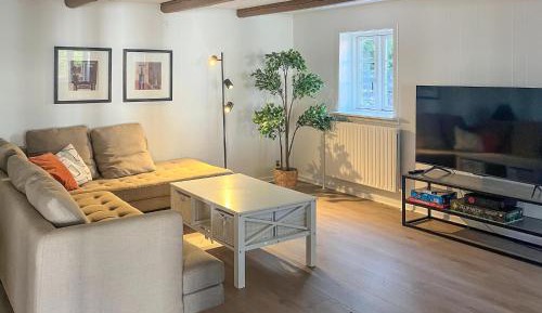 Seven-Bedroom Holiday Home