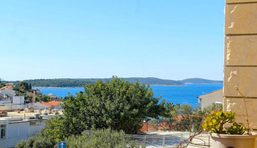 One Bedroom Apartment with Balcony and Sea View