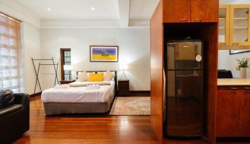 Studio Apartment with Queen Bed