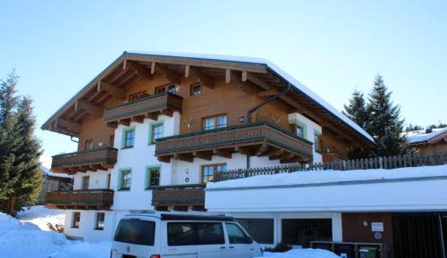 Apartment with Mountain View