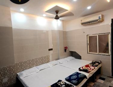8-Bed Mixed Dormitory Room