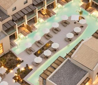 Swim-Up Suite 