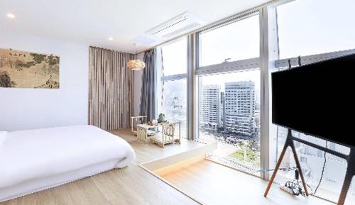 Deluxe Double Room with Side Sea View