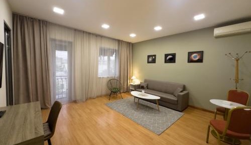Deluxe Family Suite