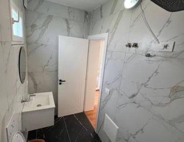 Deluxe Double Room (2 Adults + 1 Child)