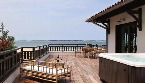 Pereire Suite with Sea View and Jacuzzi