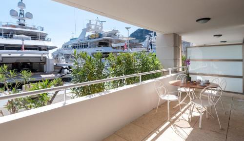 One-Bedroom Apartment with Sea View