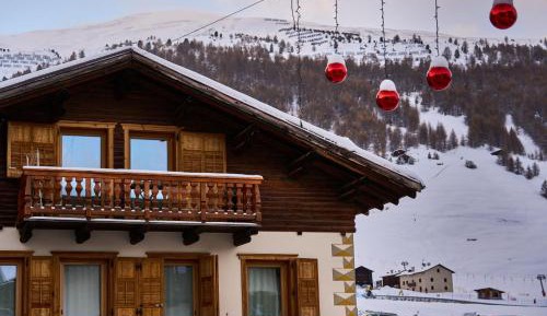 Apartment with Mountain View