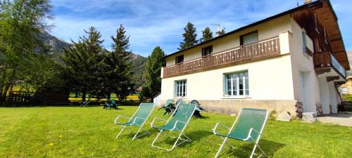 One-Bedroom Apartment with Balcony and Mountain View  