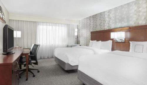 Queen Room with Two Queen Beds - Hearing Accessible