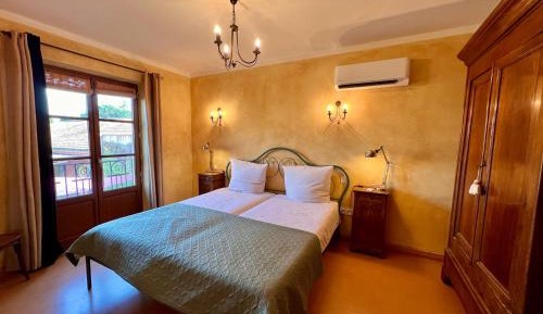 One-Bedroom Apartment with Garden View