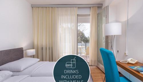 Standard Twin Room with Sea View