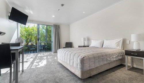 King Studio with Spa Bath