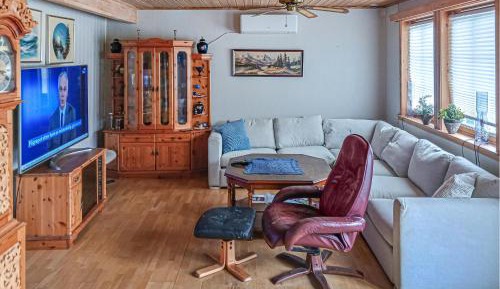 Six-Bedroom Holiday Home