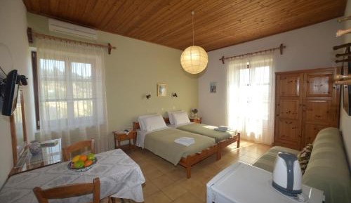 Studio (2 Adults)
